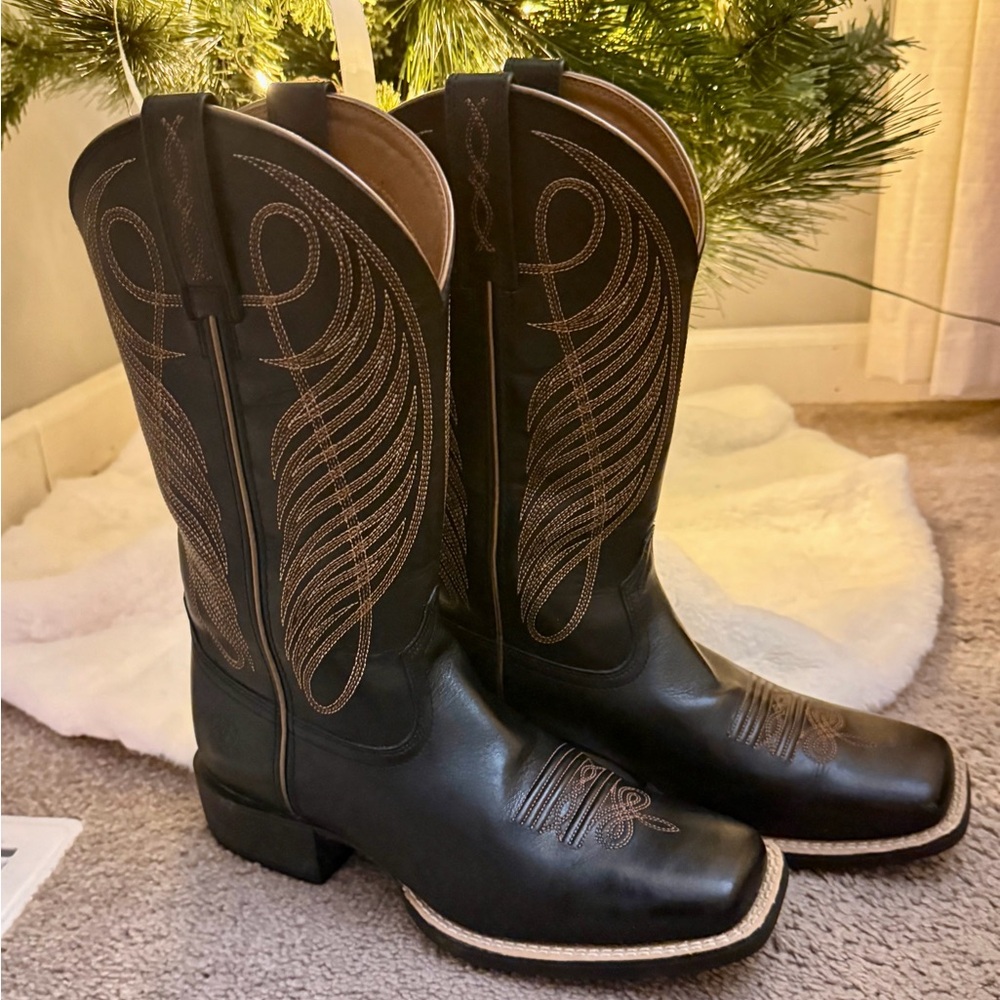 Ariat Women’s Black and Tan Western Boots - Picture 2 of 6